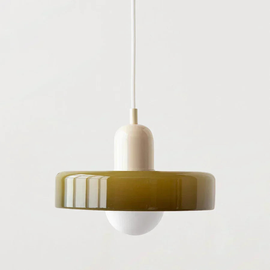 Stylish hanging lamp, adjustable height, ideal for a modern kitchen island.