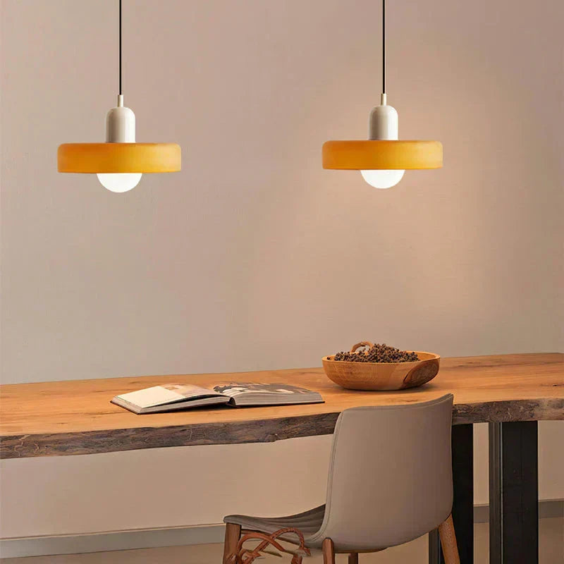 Adjustable modern pendant light, versatile for kitchen, dining, or living room.
