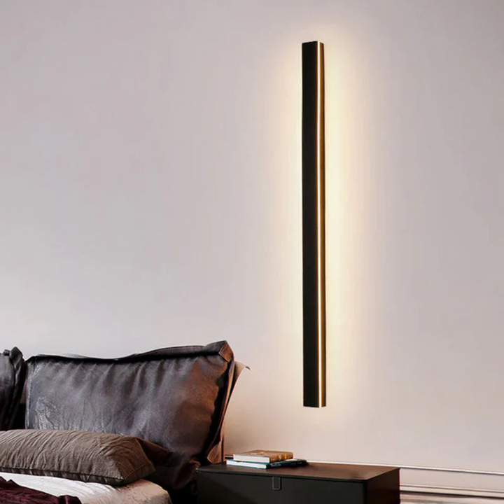 LineaGlow modern LED exterior lamp. Stylish, energy-efficient lighting for garden & facade.