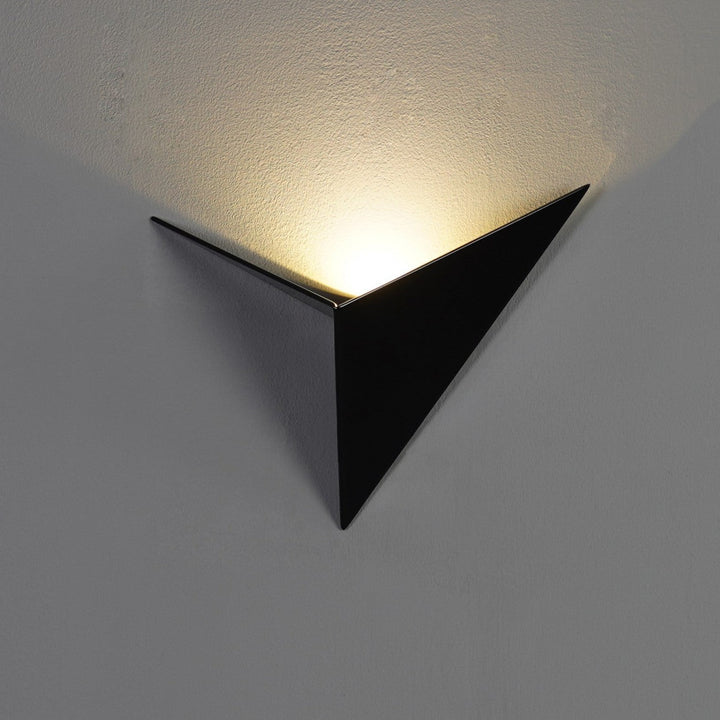 TrigoLux modern LED wall lamp, triangular shape for elegant lighting