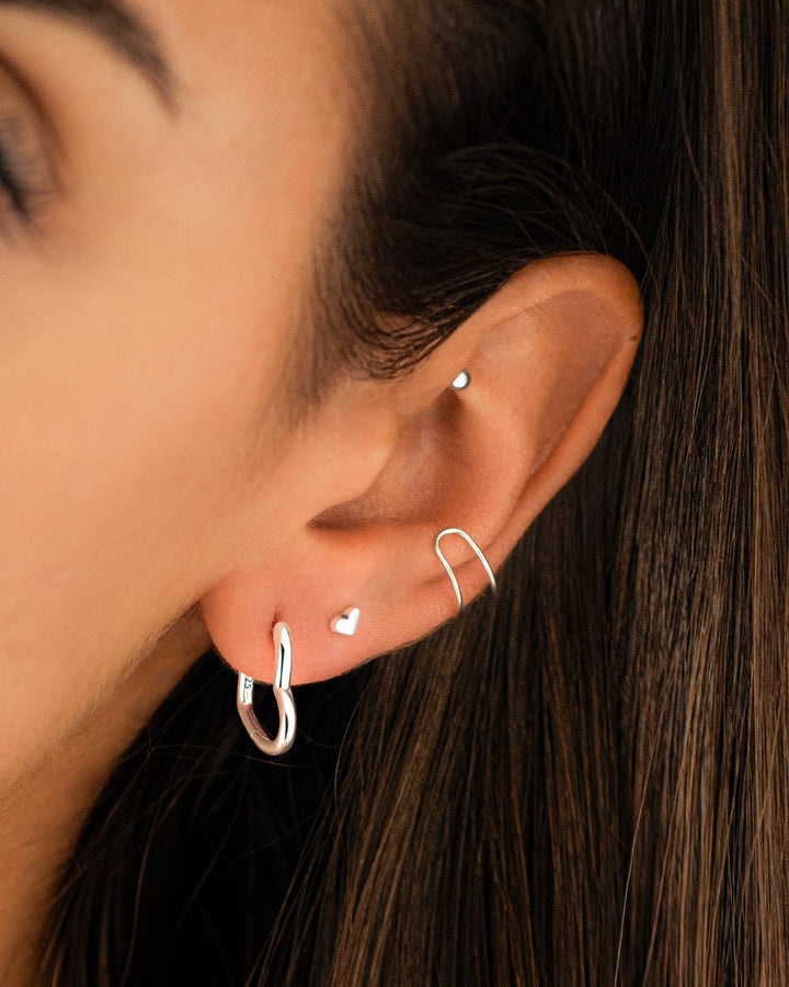Gold U-shaped ear clips for women, modern and elegant minimalist style Nova ear accessory.