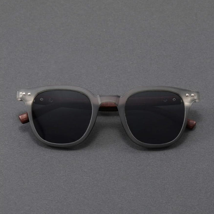 Trendy unisex eyewear, modern style, wooden arms, and high-performance scratch-resistant lenses.