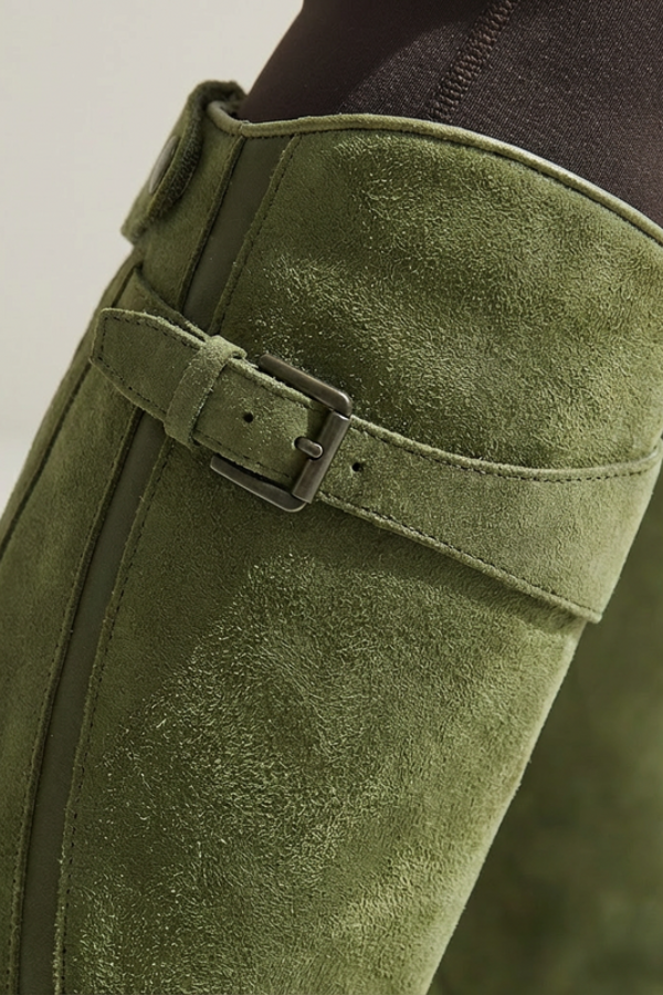 Ladies' knee-high walking boots with a stable sole, offering all-day comfort and stylish fall fashion.