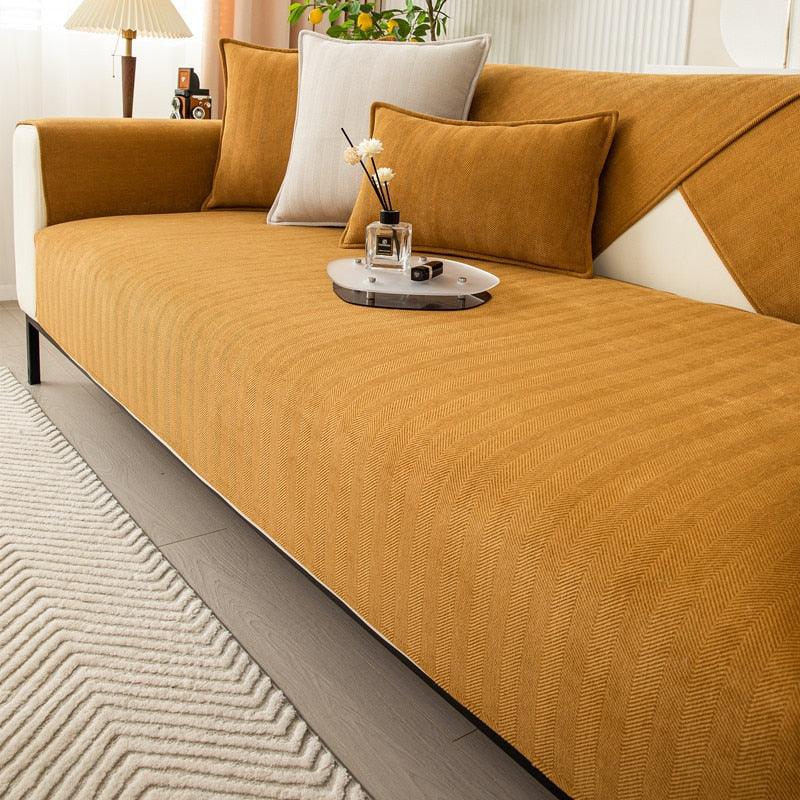 Non-slip sofa cover in soft polyester, protecting your furniture from spills & wear. Ideal living room couch throw.