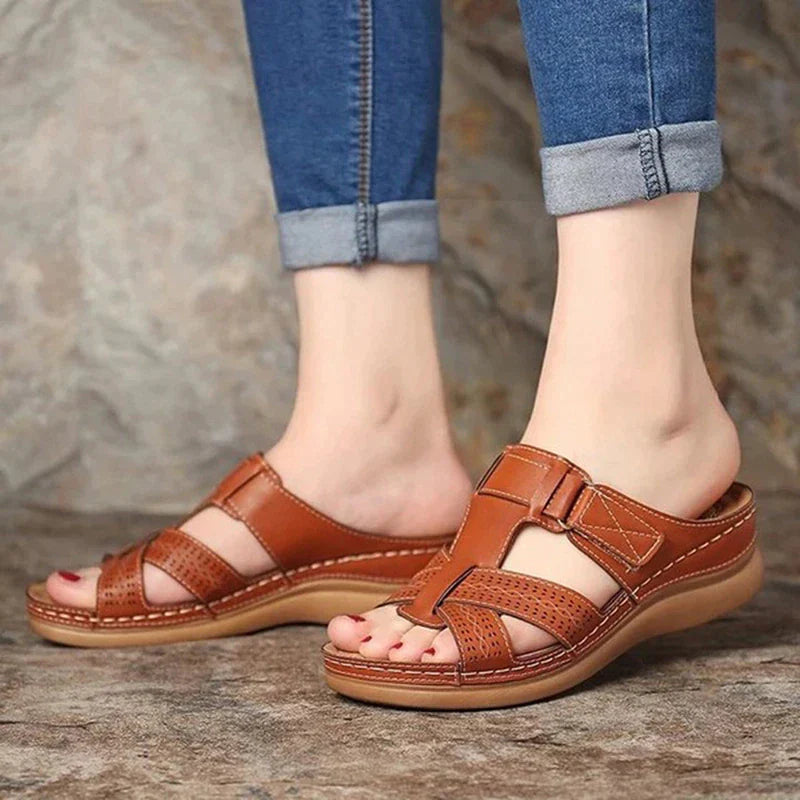 Orthopedic women's breathable everyday sandals, Leila model, with adjustable straps for comfort