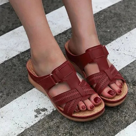 Pair of Leila ladies' orthopedic breathable sandals, ideal for comfortable summer wear