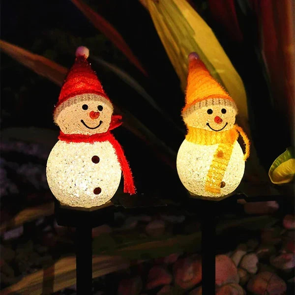 Cute solar snowman Christmas light, a delightful gift for outdoor holiday & garden decor enthusiasts.