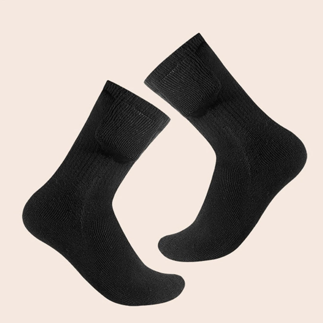 Ergonomic design of unisex USB heated socks, ensuring a snug and comfortable fit for cold days.