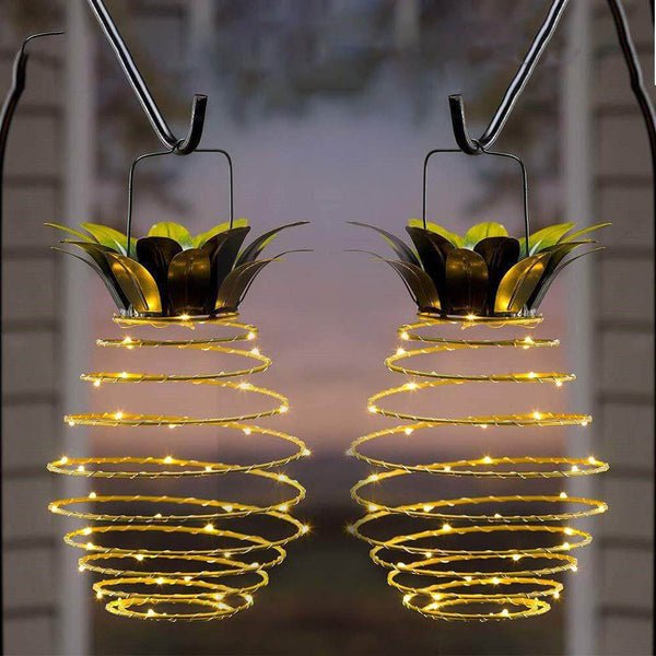 Pineapple-shaped solar garden lamp, LED, perfect for outdoor patio & tropical decor.