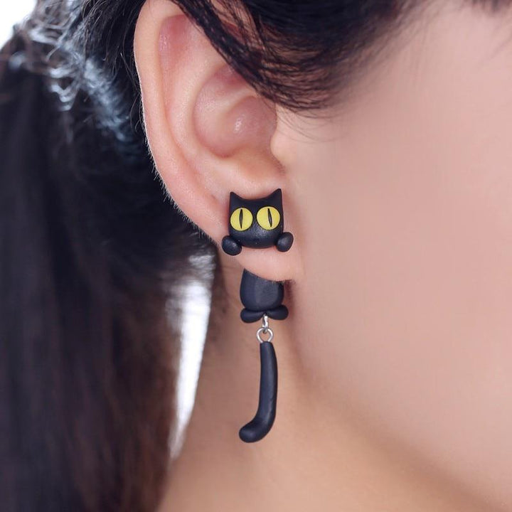 Playful women's cat paw stud earrings. Cute animal charm, ideal for pet lovers & playful style.
