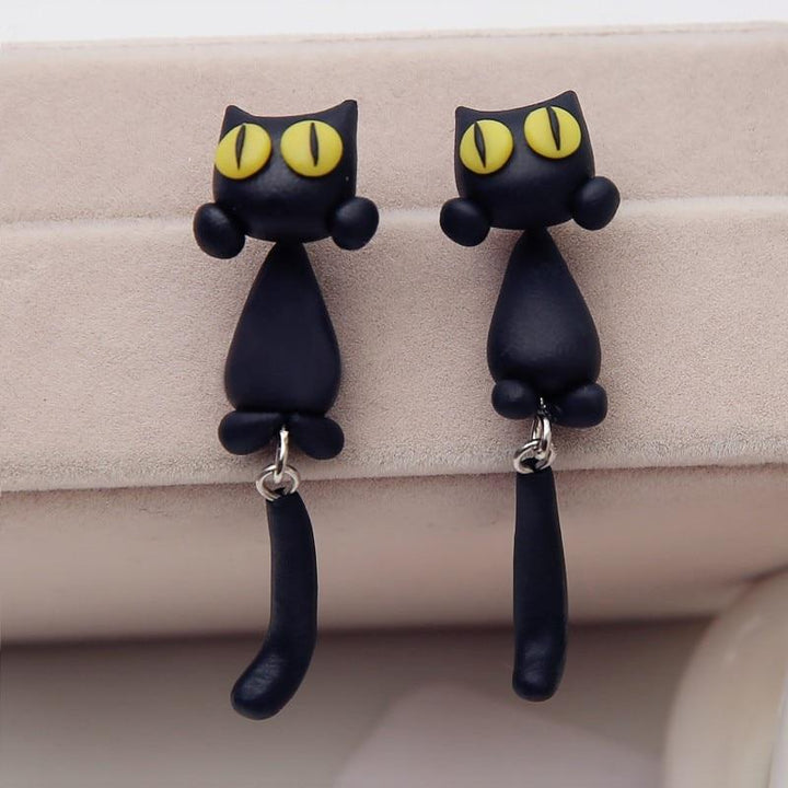 Cute cat paw print stud earrings. Detailed pet-themed jewelry, perfect gift for animal lovers.