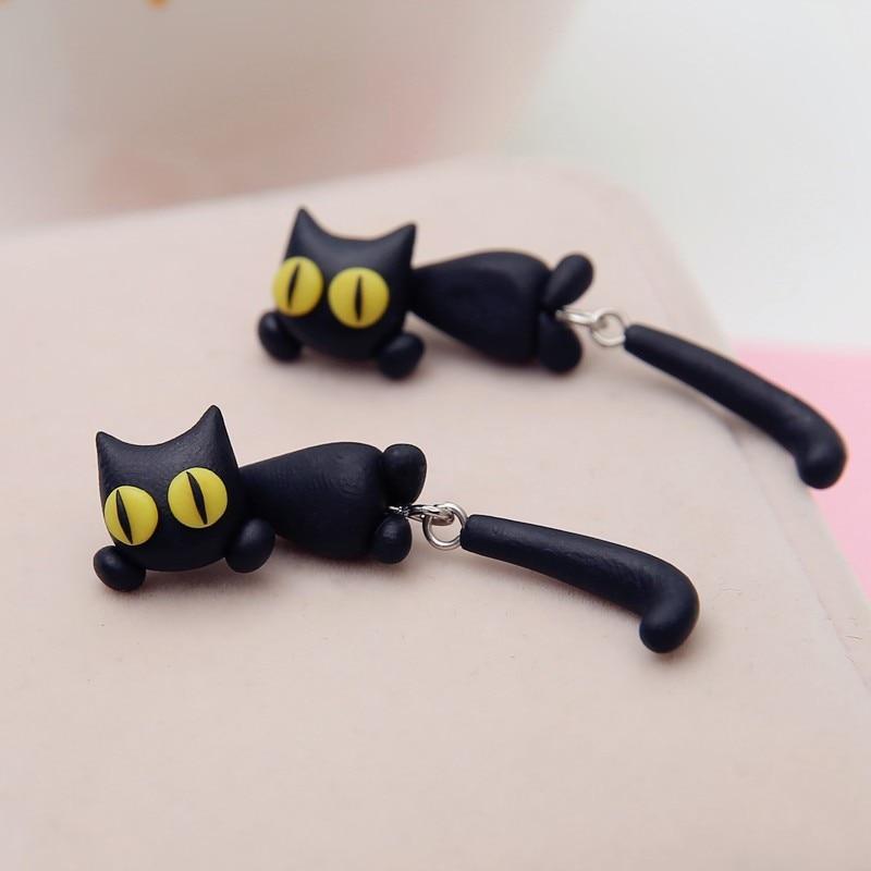 Women's cute cat paw stud earrings. Playful animal-themed accessories, perfect for daily wear & pet lovers.
