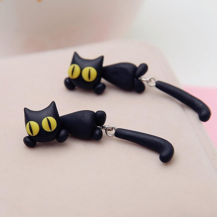 Women's cute cat paw stud earrings. Playful animal-themed accessories, perfect for daily wear & pet lovers.