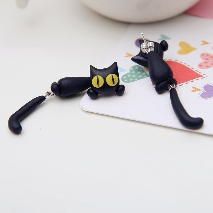 Charming cat paw stud earrings. Cute pet-themed jewelry, a delightful accessory for animal lovers.
