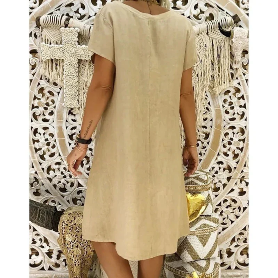 Stylish plus size flowy casual women's summer dress, comfortable relaxed fit day dress.