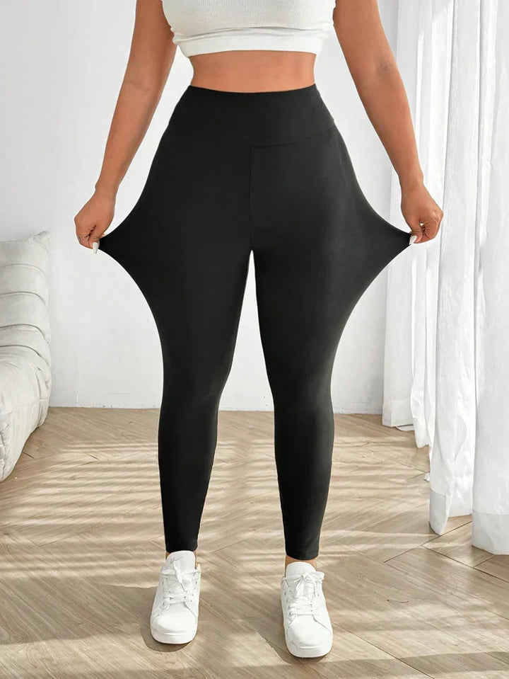 Black plus size sporty activewear leggings with a comfortable high waist and practical pockets for women.