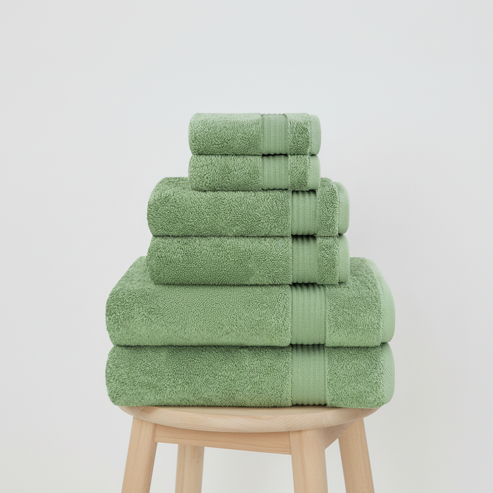 Absorbent cotton FamilyTowel 6-piece set, displaying various sizes of soft bathroom towels