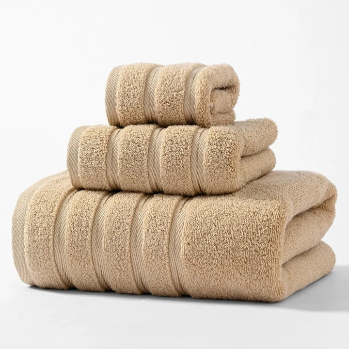 Plush cotton bath towel set, ultra-soft & absorbent for a luxurious bathroom experience.