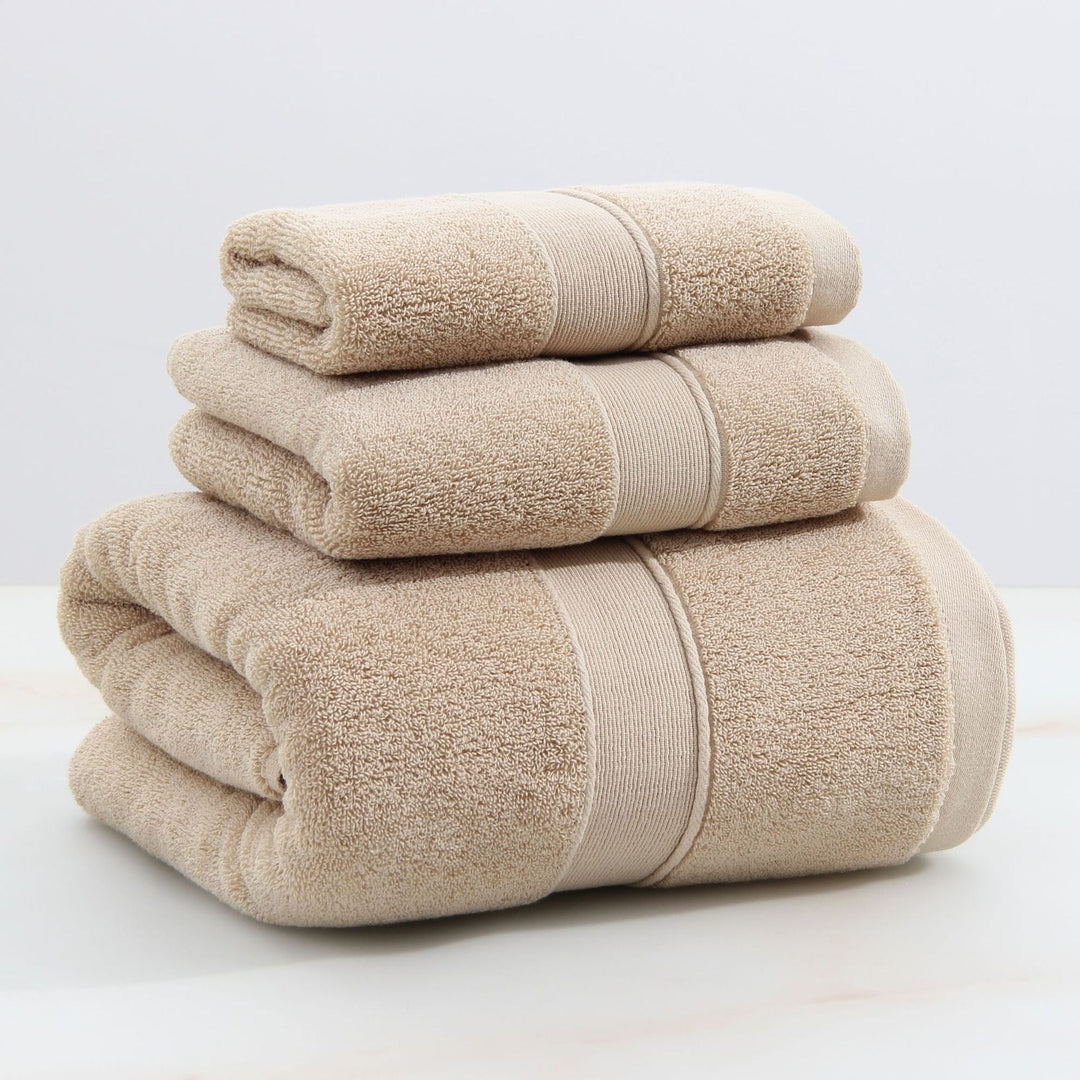 High-quality cotton bath towel, soft, plush, and quick-drying, ensuring ultimate absorbency and comfort.