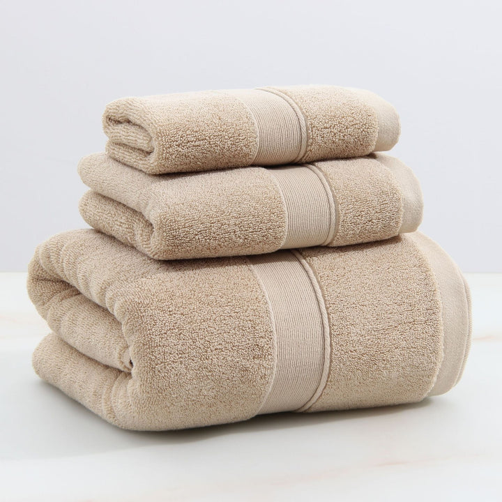 High-quality cotton bath towel, soft, plush, and quick-drying, ensuring ultimate absorbency and comfort.