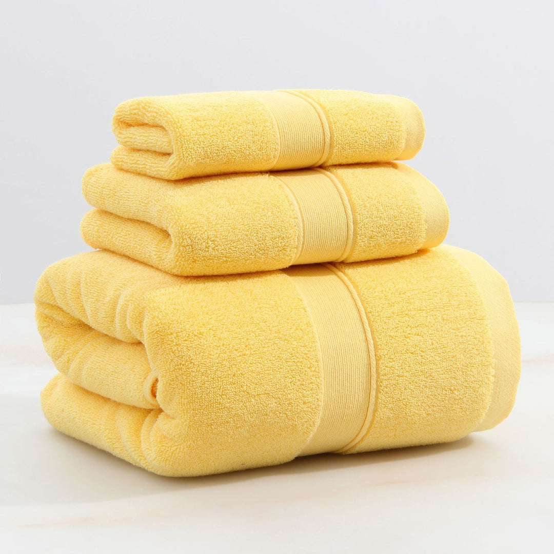 Luxury plush cotton bath towel set, offering superior absorbency and quick-dry comfort for your home.