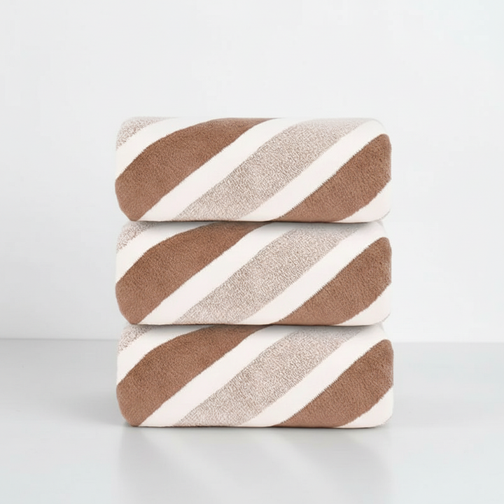 Premium quality FleeceDream towel set, highly absorbent and soft for everyday use