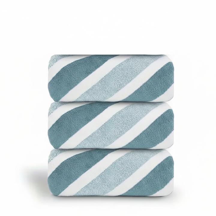 Elegant women's fleece towel ensemble, featuring a large bath towel and matching hand towel