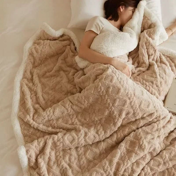 Easy-care plush lambswool & flannel blanket, providing superior warmth & a comfortable, soft feel.
