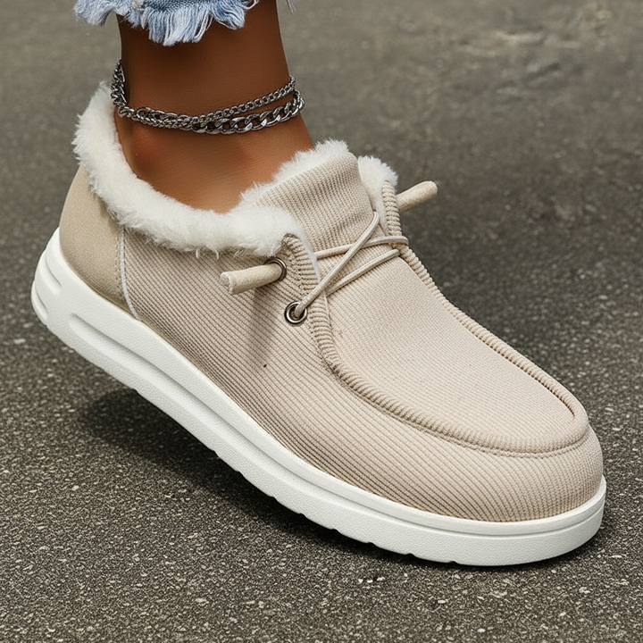 Close-up of plush-lined women's Elvira winter shoes, emphasizing warmth and comfort