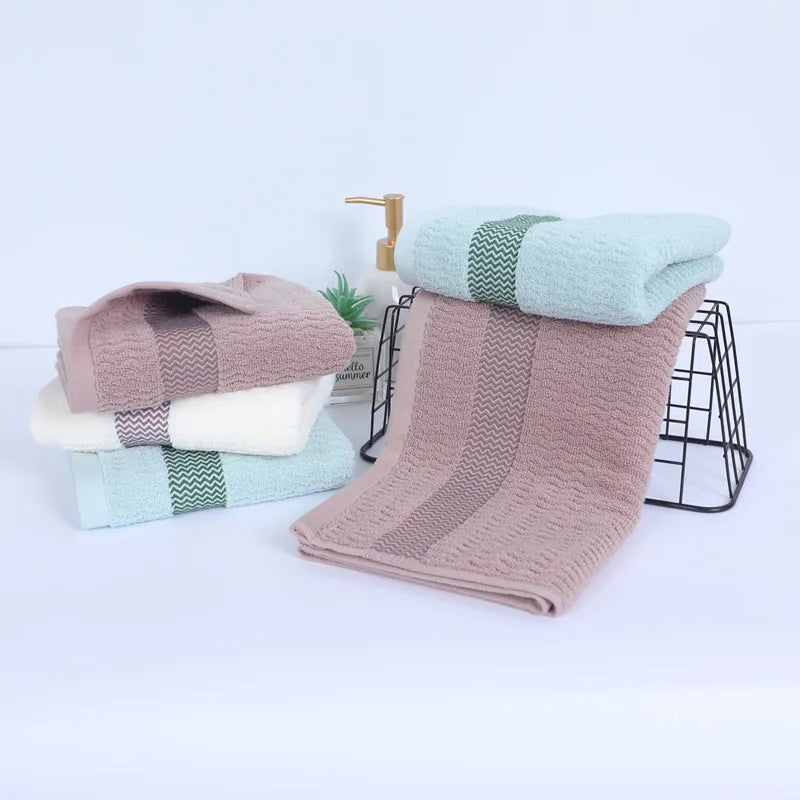 Elegant luxury towel set, super soft cotton & plush, quick-dry for stylish bathroom decor.