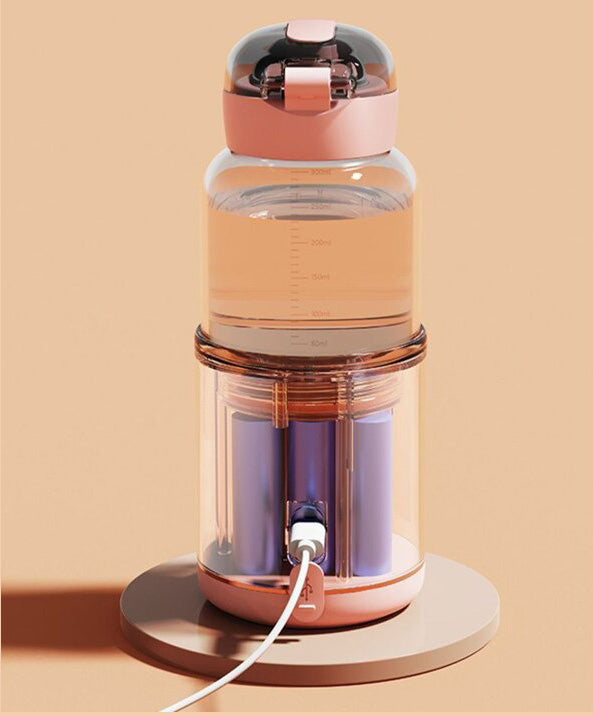 WarmEase Go portable baby bottle warmer. Quickly heats formula & drinks, a travel essential for any baby gear collection.