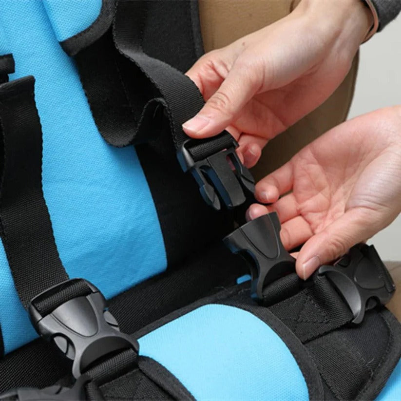 Travel car seat for children, compact & adjustable harness for growing kids.