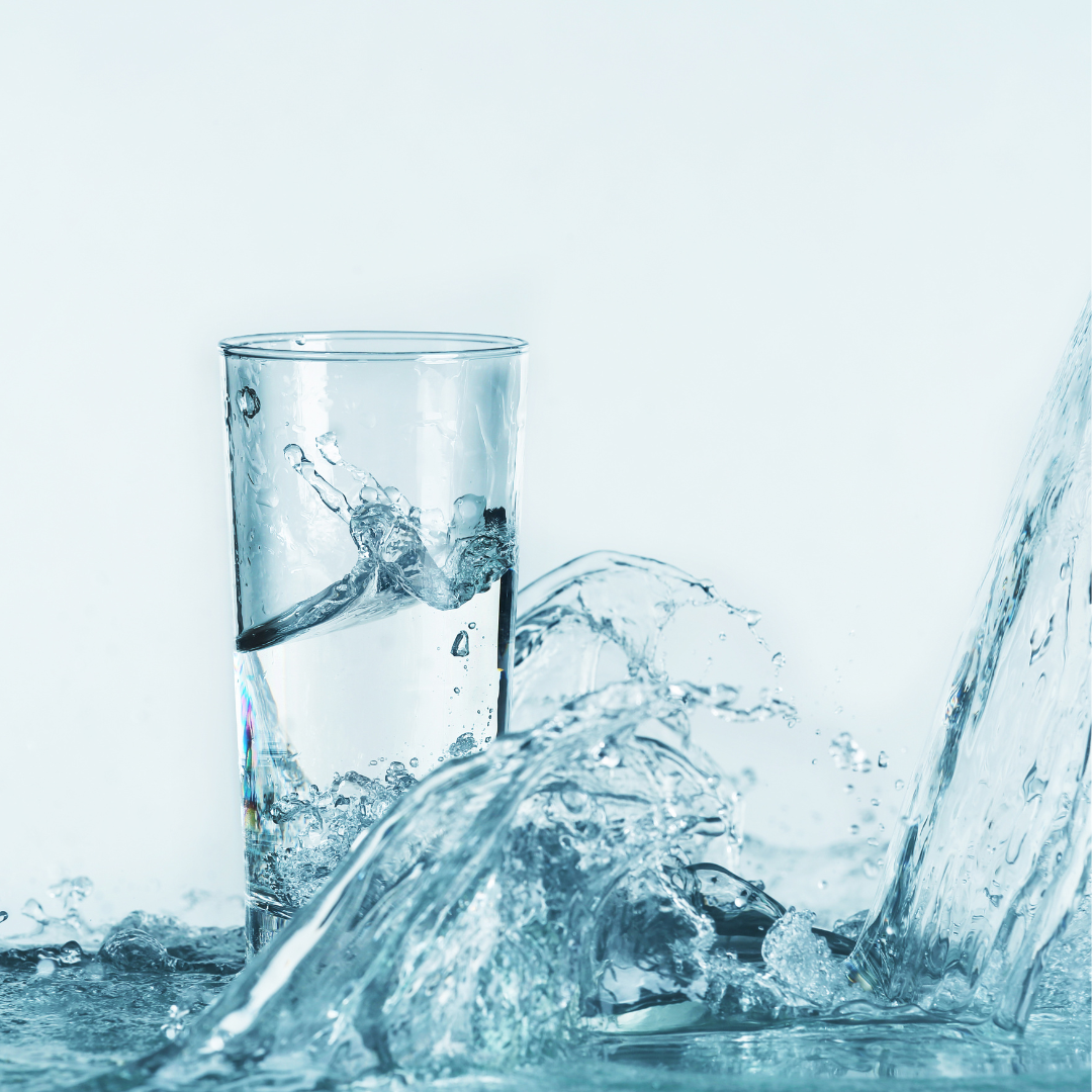 Rechargeable hydrogen water bottle for fitness enthusiasts, providing healthy, portable hydration post-workout.
