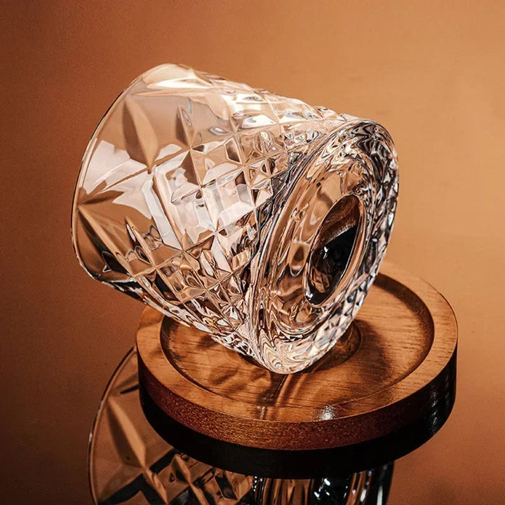 Modern barware gift set: two unique crystal whiskey tumblers with a premium wooden base, enhancing any drinking experience.
