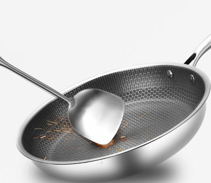 ProCook Elite scratch-resistant non-stick frying pan. Durable kitchenware for effortless, healthy everyday cooking.