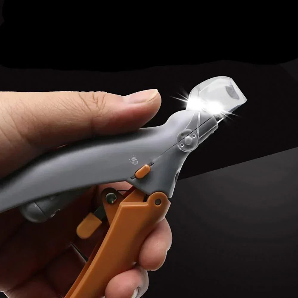 SafeClip pet nail clippers for dogs & cats, featuring an LED light to prevent over-cutting & ensure safe home grooming.