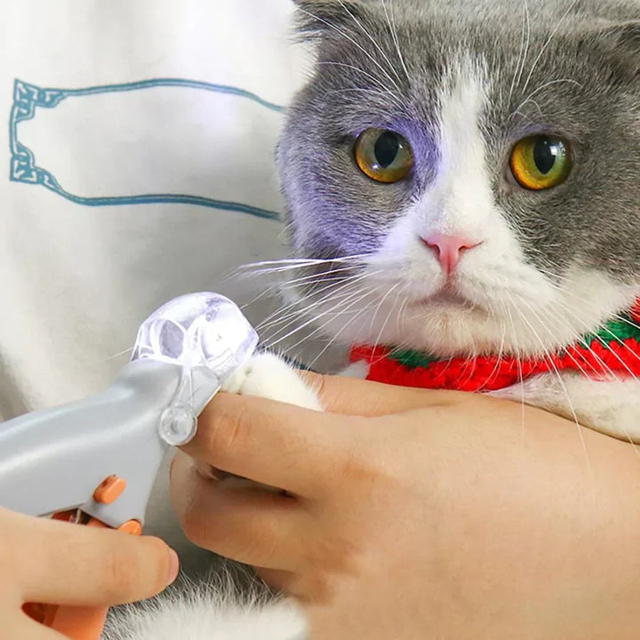 High-quality professional nail clippers for dogs & cats, designed for precise and safe pet grooming. A must-have tool.