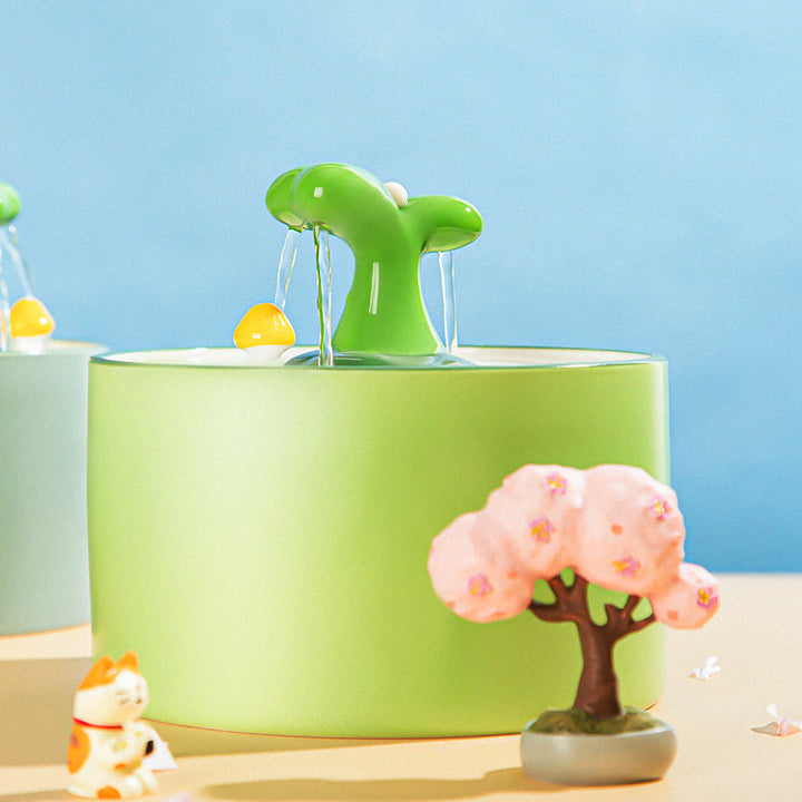 Ceramic water fountain for small pets, quiet automatic dispenser for cats' hydration.