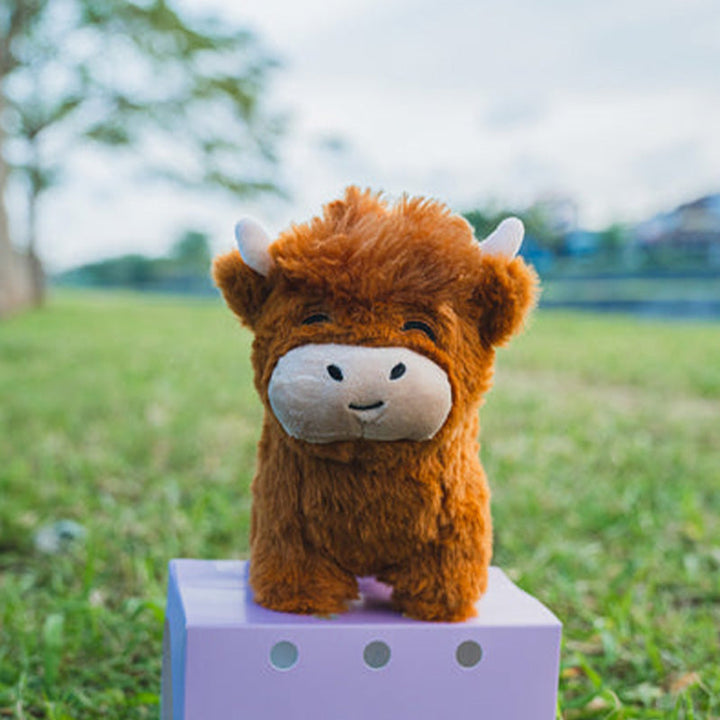 Unisex Highland Cow plush toy made of soft cotton, realistic design