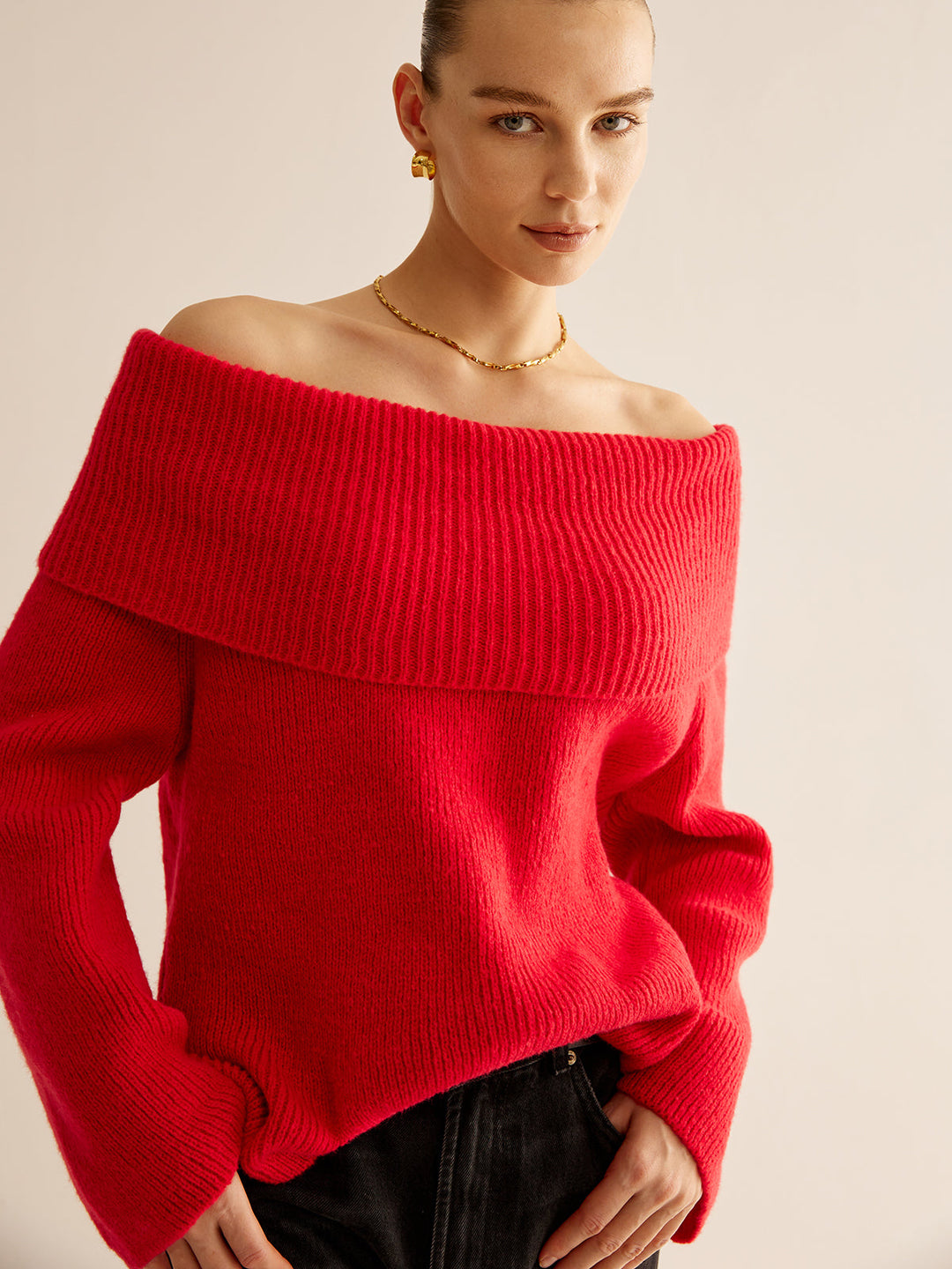 Elegant women's red off-shoulder knit sweater. Versatile long-sleeve top, ideal for casual or chic fall/winter outfits.