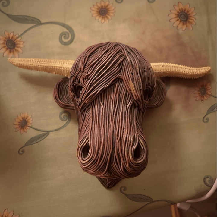 Decorative rustic Highland Cow sculpture. Unique animal wall art for farmhouse decor, bringing countryside charm.