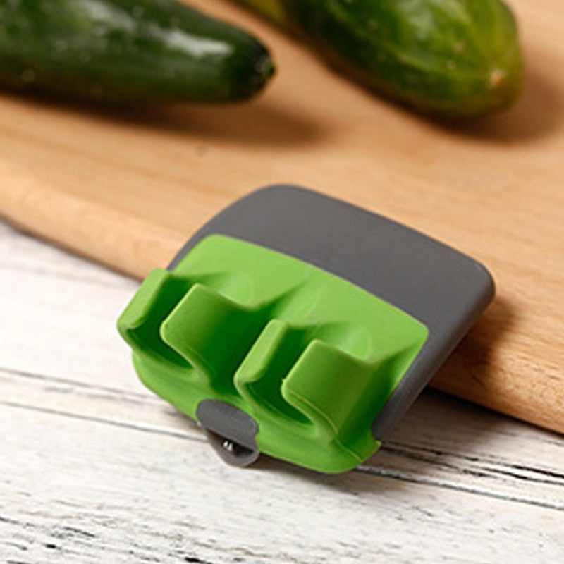 Protective vegetable & fruit peeler, a safe kitchen gadget for quick and efficient food prep.
