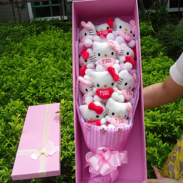 Adorable Sanrio Kitty plush bouquet featuring lasting soap flowers, an ideal graduation or birthday present.