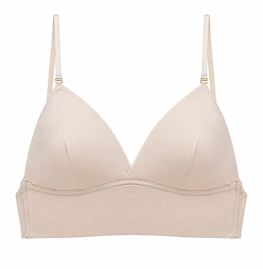 Comfortable women's seamless bra with low back, ideal for backless outfits, undergarment for special occasions.