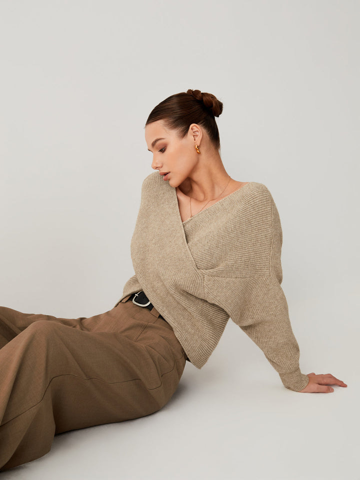 Comfortable, loose-fit women's oversized knit sweater in sienna, ideal for cozy autumn looks.
