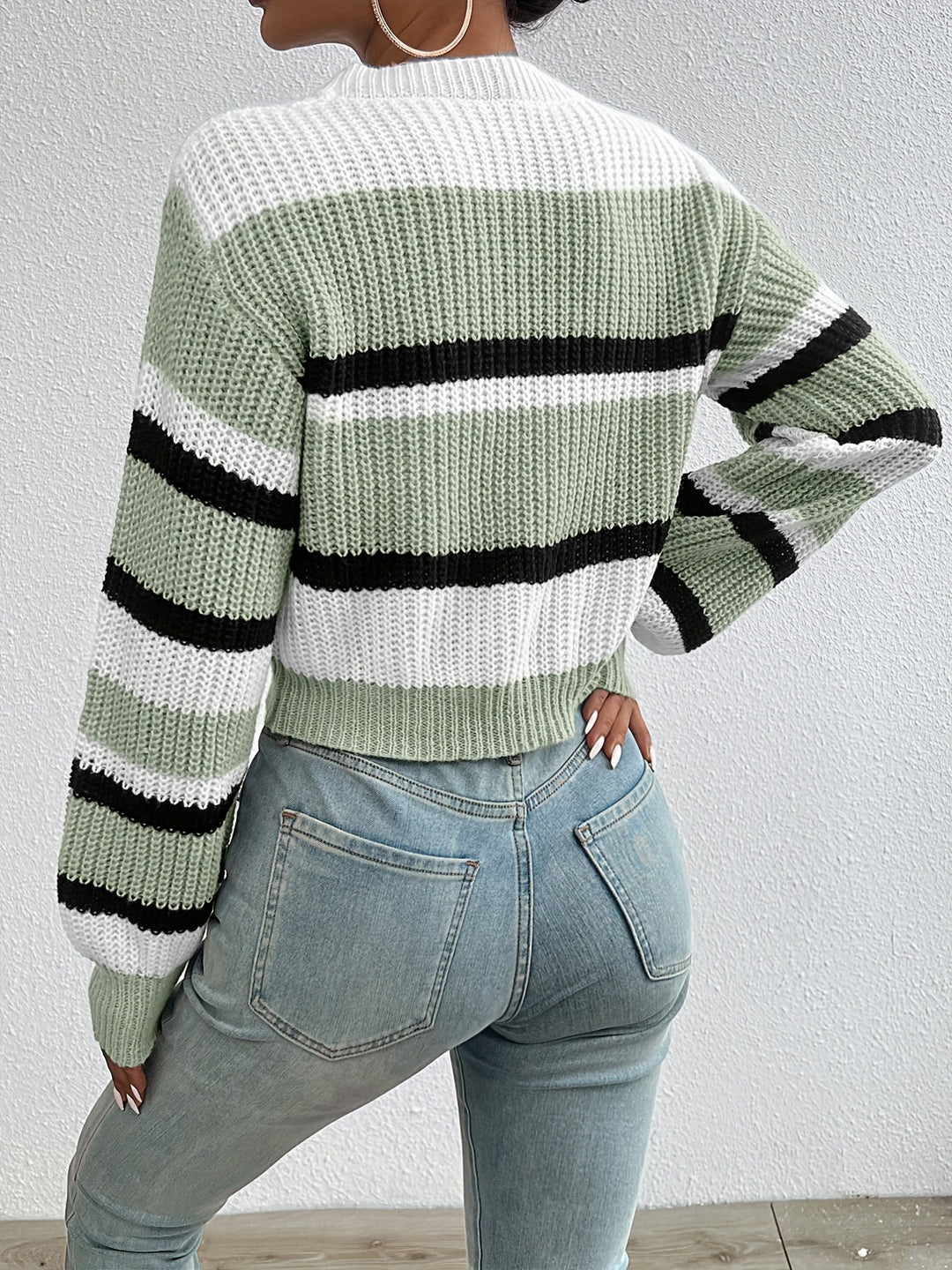 Women's Sienna knitted sweater, relaxed fit, soft texture, a stylish and cozy addition to your wardrobe.
