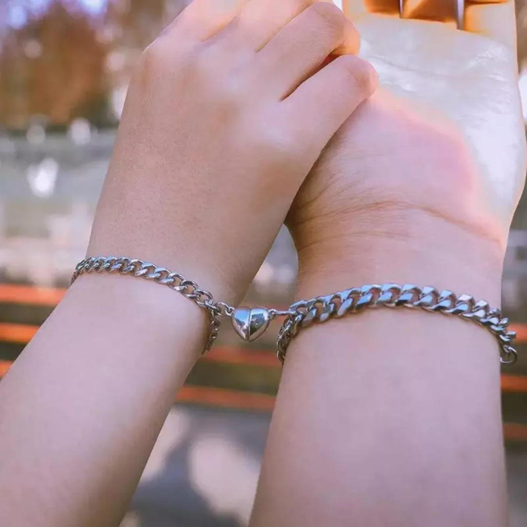 Liora heart bracelet set: two delicate, adjustable bracelets in silver and gold, ideal for her