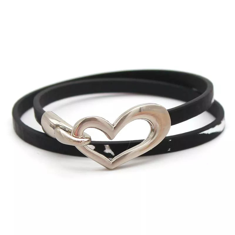 Simple leather heart bracelet, delicate women's jewellery. Elegant fashion accessory for her.