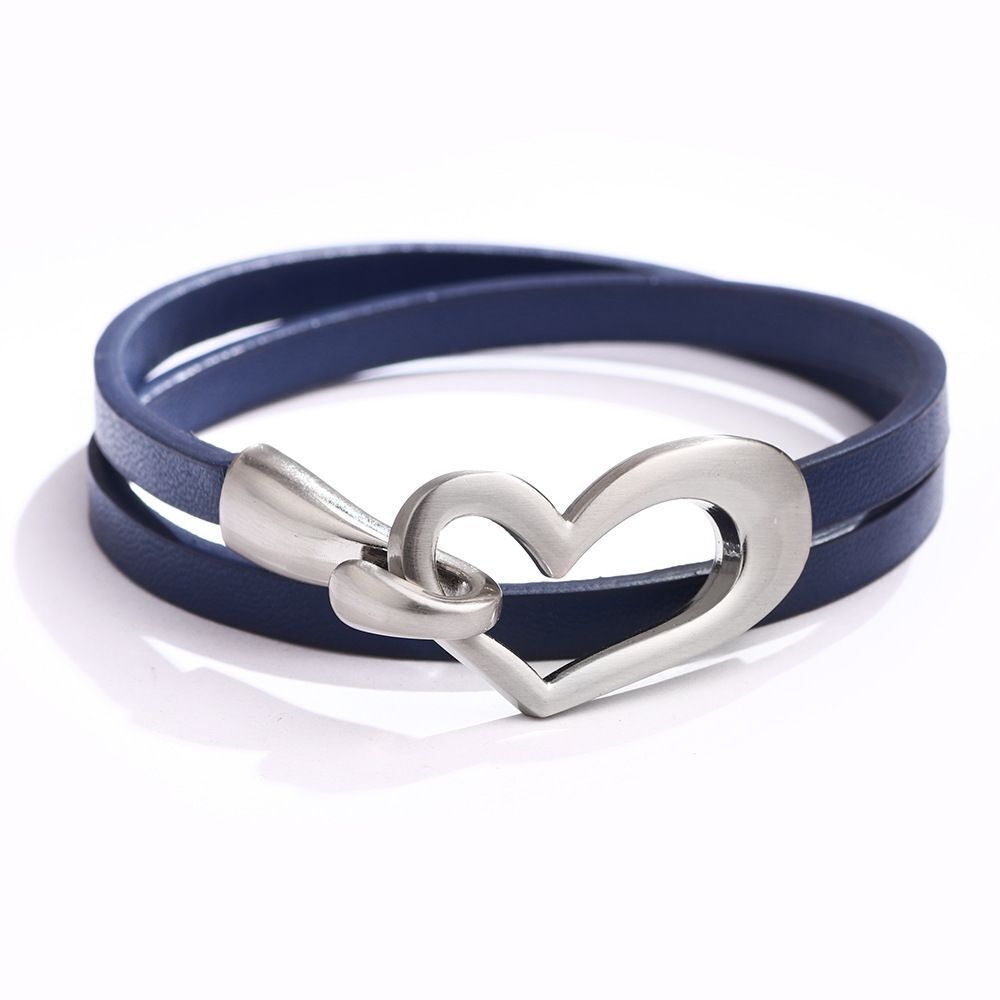 Adjustable leather heart bracelet, a thoughtful gift for her. Delicate women's jewellery.