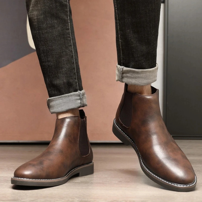 Men's casual chelsea boots in rich brown leather, providing comfortable and sophisticated footwear.